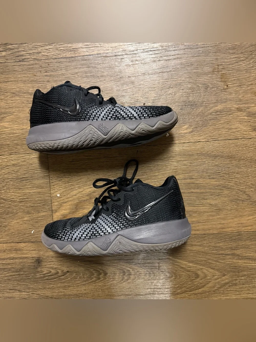 Nike Kyrie Mid Basketball Shoes - Black and Gray Size 4Y